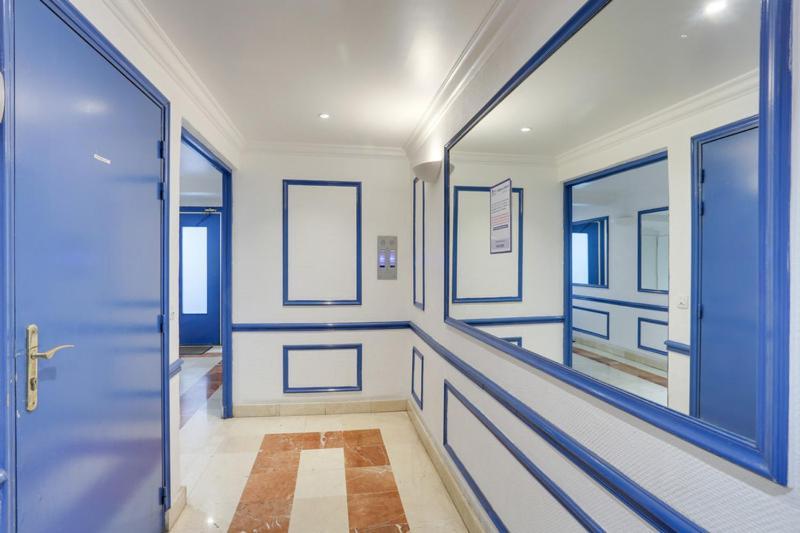 247 Milan - Superb In Paris. * Parijs